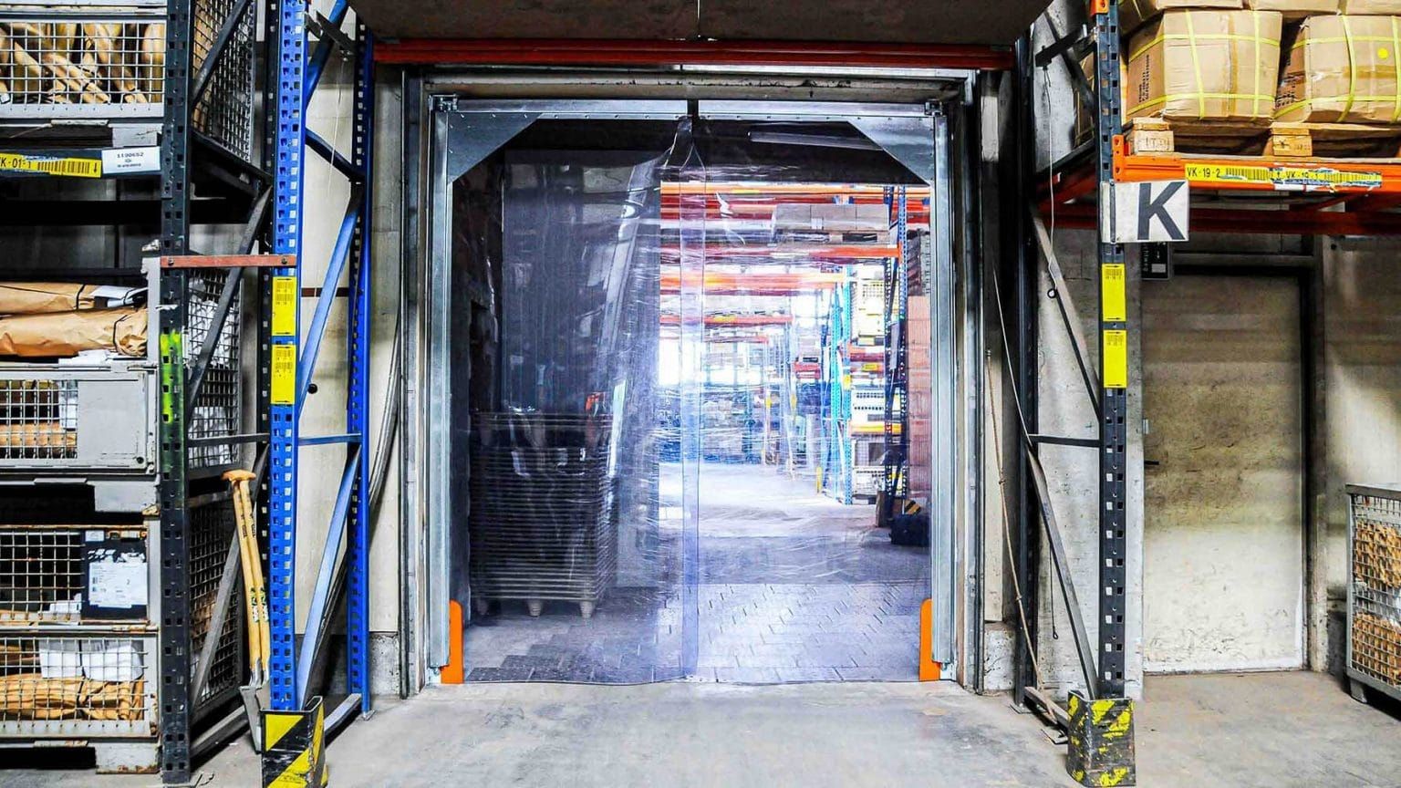 Swing door for indoor and outdoor use | Industrial door